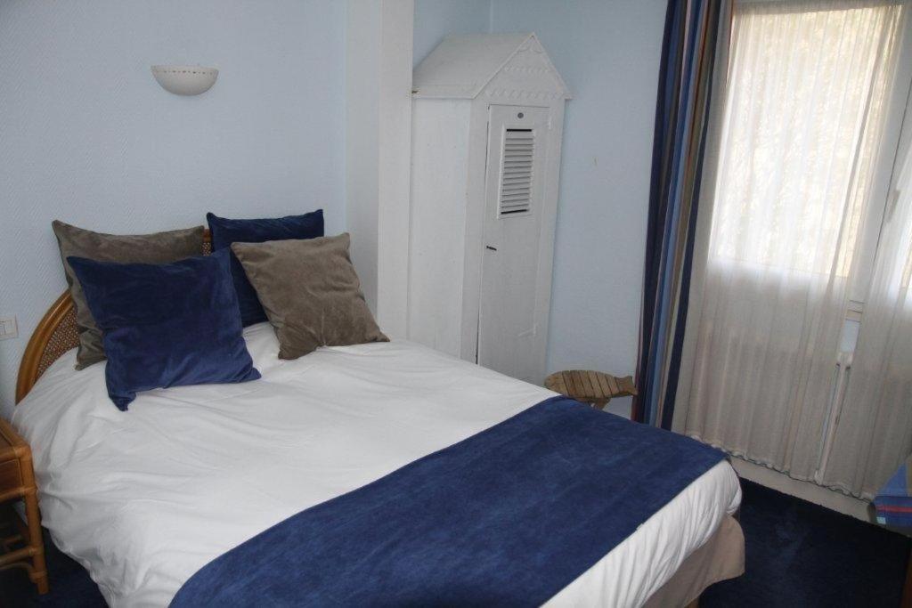 Hotel Le Suroit Perros-Guirec Bilik gambar